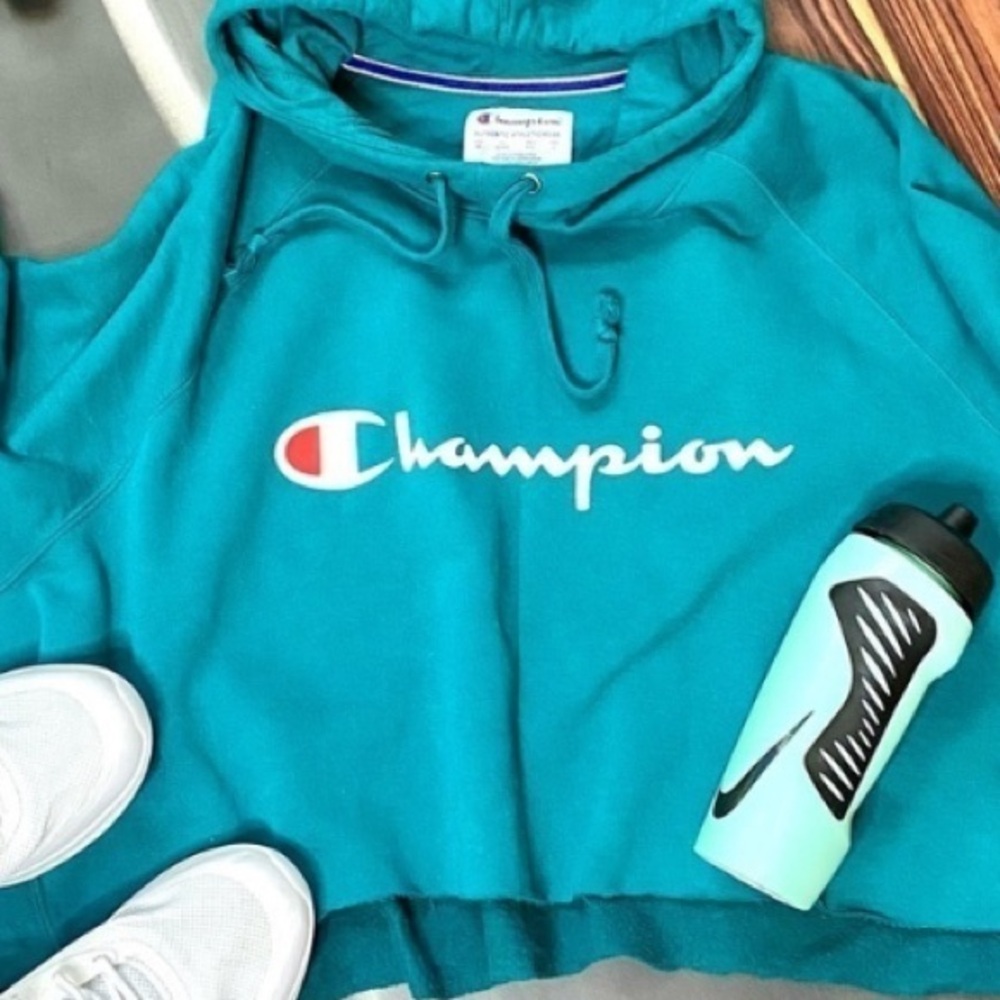 Trendy Champion sport sweatshirt w raw hem and cosy hood - gym ready - Picture 1 of 8
